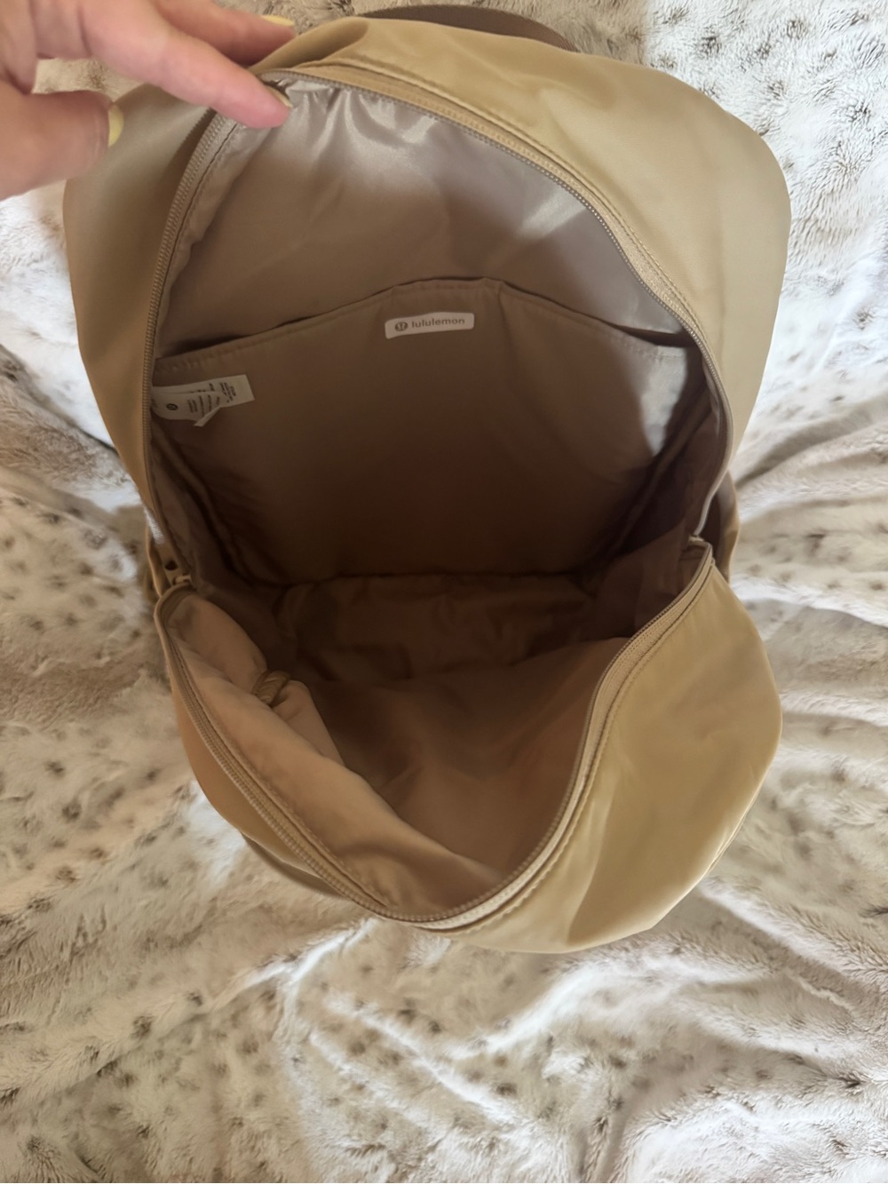 Everywhere Backpack 22L - Picture 3 of 7